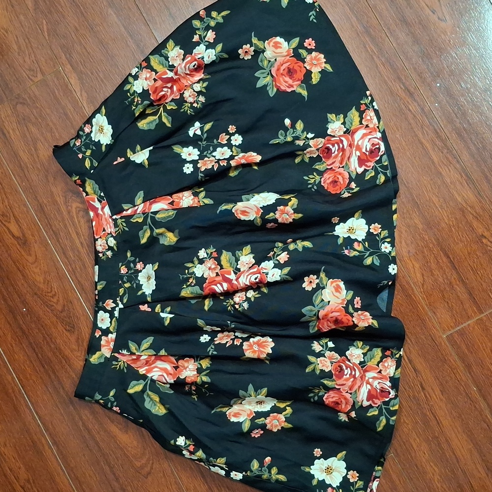 Floral Pleated Mini Skirt